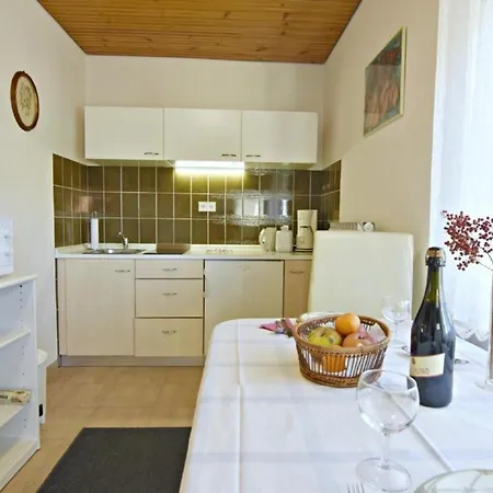In Mit Gepflegtem Garten Apartment Umag