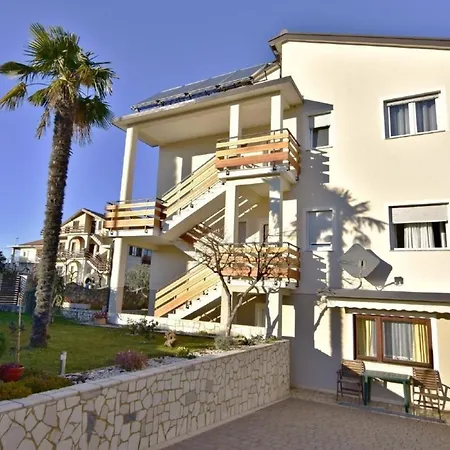 In Mit Gepflegtem Garten * Umag