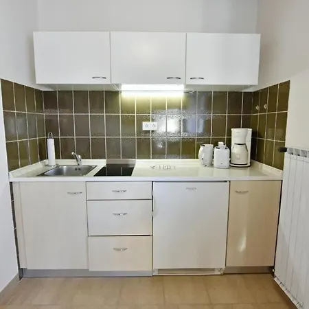In Mit Gepflegtem Garten Apartment Umag