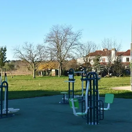 In Mit Gepflegtem Garten Umag